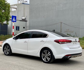 Kia Cerato 2018 - Bán xe màu trắng