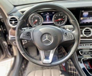 Mercedes-Benz 2017 - Bán xe màu đen/đen