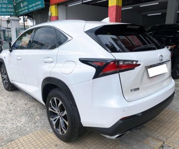 Lexus NX 200T 2015 - Ngoại thất trắng, nội thất đỏ trẻ trung