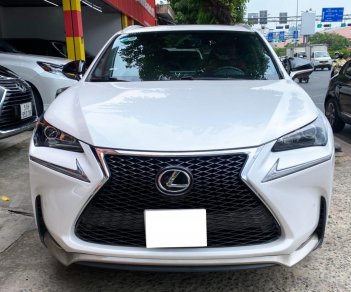 Lexus NX 200T 2015 - Ngoại thất trắng, nội thất đỏ trẻ trung