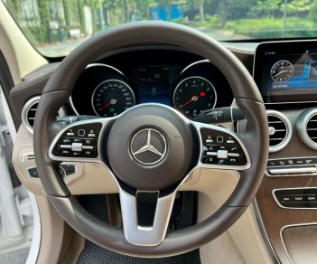 Mercedes-Benz 2021 - Trắng, nội thất kem, giá 1 tỷ 399