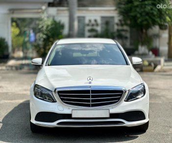 Mercedes-Benz 2021 - Trắng, nội thất kem, giá 1 tỷ 399