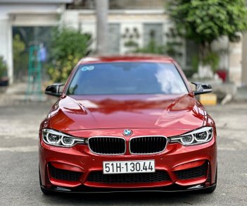 BMW 320i 2018 - Bán xe đỏ cam, nội thất đen kem