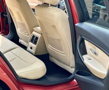 BMW 320i 2018 - Bán xe đỏ cam, nội thất đen kem