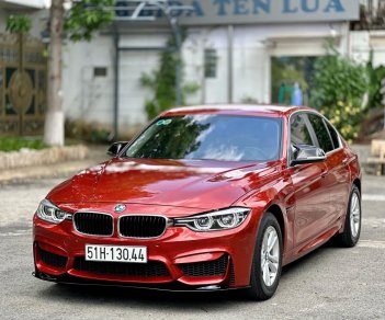 BMW 320i 2018 - Bán xe đỏ cam, nội thất đen kem