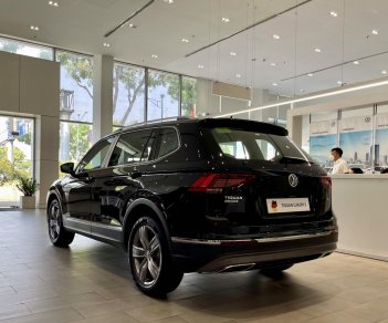 Volkswagen Tiguan Allspace 2022 2022 - Volkswagen Tiguan Luxury S 2022 màu Đen - Giao ngay, khuyến mãi tháng 12: 50% phí trước bạ và Quà tặng