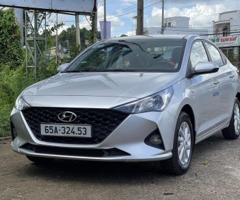 Hyundai Accent 2021 - Màu bạc, số sàn