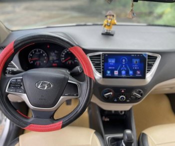 Hyundai Accent 2021 - Màu bạc, số sàn