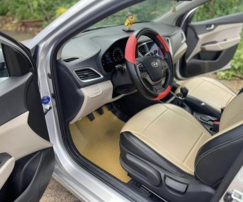 Hyundai Accent 2021 - Màu bạc, số sàn