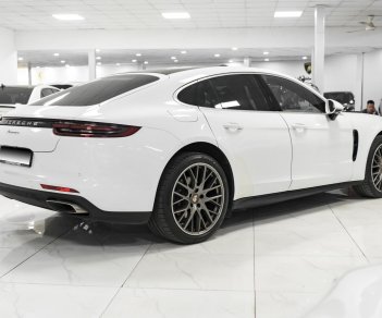 Porsche Panamera 2018 - Cần bán lại xe màu trắng