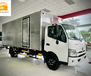 Hino 300 Series 2022 - Xe tải thùng kín Hino 3 tấn 5
