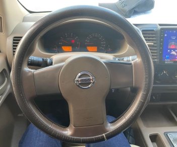 Nissan Navara 2012 - Màu bạc, nhập khẩu