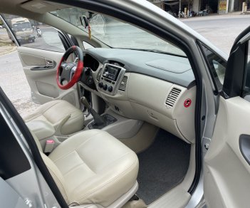 Toyota Innova 2015 - Form lazang phay, đèn gánh, nội thất kem, 1 chủ từ mới. Xe đẹp