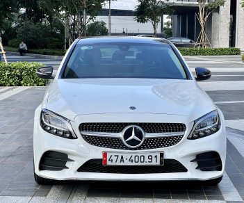 Mercedes-Benz C180 2021 - Màu trắng, nội thất kem