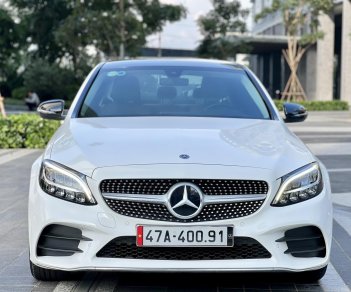 Mercedes-Benz C180 2021 - Màu trắng, nội thất kem