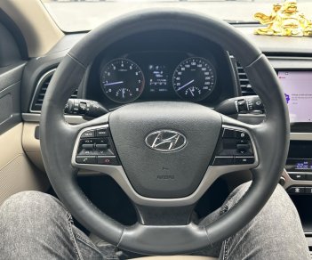 Hyundai Elantra 2019 - Xe màu đen, giá cạnh tranh