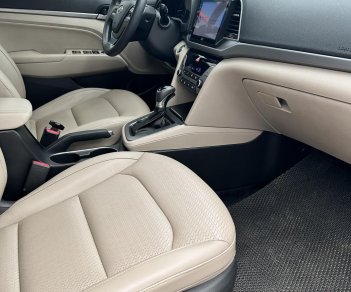 Hyundai Elantra 2019 - Xe màu đen, giá cạnh tranh