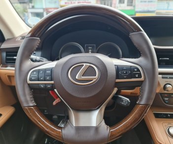 Lexus ES 250 2017 - Xe nhà trùm mền không chạy còn mới tinh, một đời chủ, toàn bộ còn zin theo xe. Xem thích ngay