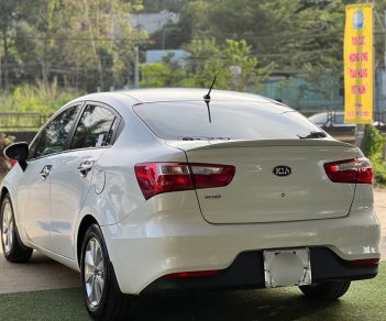 Kia Rio 2017 - Xe màu trắng