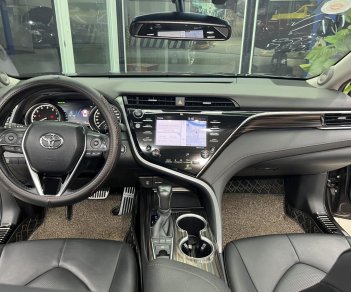 Toyota Camry 2019 - Nhập Thái, odo 31000 km, biển SG