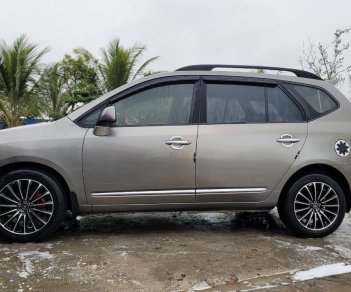 Kia Carens 2010 - Xe màu bạc, giá cực tốt