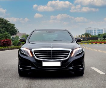 Mercedes-Benz 2015 - Màu đen, nội thất nâu cực đẹp