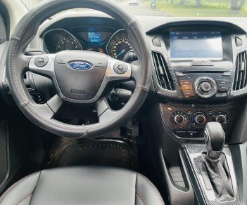 Ford Focus 2014 - Phụ kiện đi kèm: Phim cách nhiệt, lót sàn, che mưa