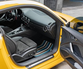 Audi TT 2017 - Xe màu vàng nội thất đen