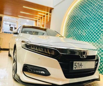 Honda Accord 2019 - Bán xe mẫu mới, chính chủ sử dụng, odo 26000km, mới 98%