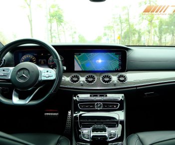 Mercedes-Benz 2020 - Màu đỏ, nội thất đen, siêu lướt 1v km