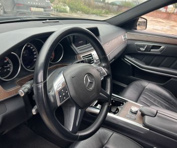 Mercedes-Benz 2013 - Màu đen