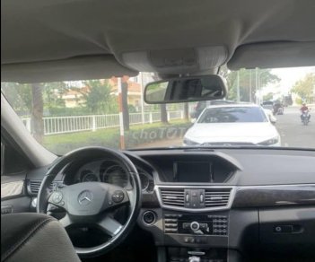 Mercedes-Benz E250 2010 - Màu đen giá hữu nghị