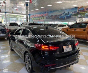 Hyundai Elantra 2018 - Màu đen