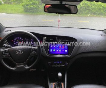 Hyundai i20 Active 2016 - Màu trắng, xe nhập