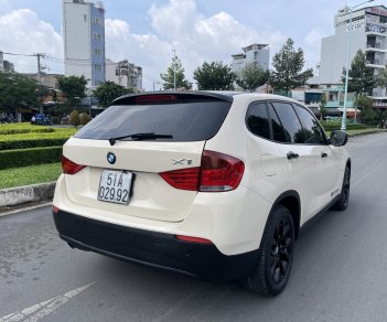 BMW X1 2011 - Màu trắng kem loại full đồ chơi nhà mua mới, một đời trùm mền ít đi xe vào rất nhiều đồ chơi