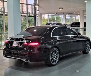 Mercedes-Benz E300 2021 - Màu đen, lướt 1.000 km, lô thanh lý