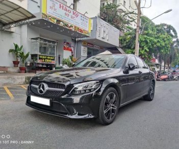 Mercedes-Benz C180 2019 - Màu đen nội thất kem, siêu lướt