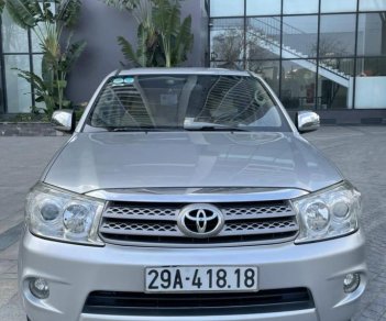 Toyota Fortuner 2011 - Màu bạc, xe nhập