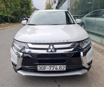 Mitsubishi Outlander 2018 - Xe màu trắng  