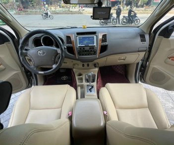 Toyota Fortuner 2011 - Màu bạc, xe nhập