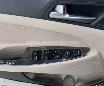 Hyundai Tucson 2018 - Màu đen, 715tr