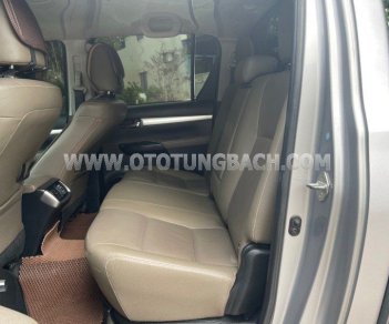 Toyota Hilux 2015 - Màu bạc, xe nhập