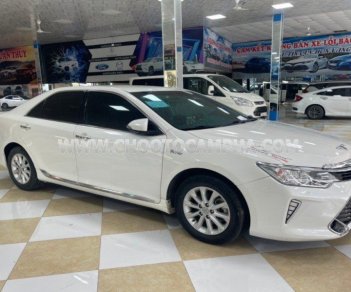 Toyota Camry 2016 - Xe màu trắng