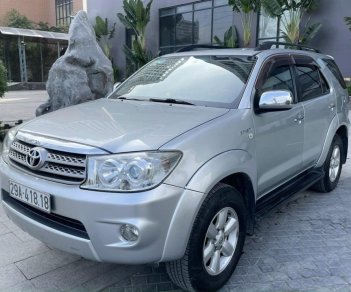 Toyota Fortuner 2011 - Màu bạc, xe nhập