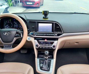 Hyundai Elantra 2019 - Cần bán gấp xe đăng ký năm 2019 ít sử dụng, giá tốt 495tr