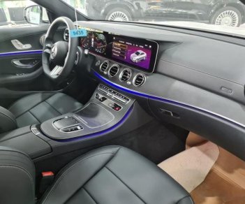 Mercedes-Benz E300 2021 - Màu đen, lướt 1.000 km, lô thanh lý