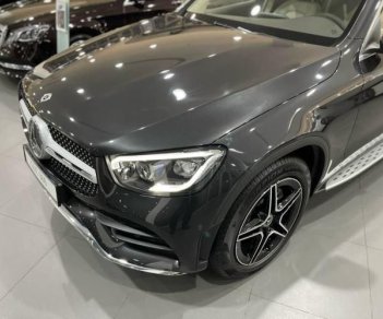 Mercedes-Benz GLC 300 2021 - Màu xám nội thất kem