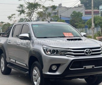 Toyota Hilux 2015 - Màu bạc, xe nhập