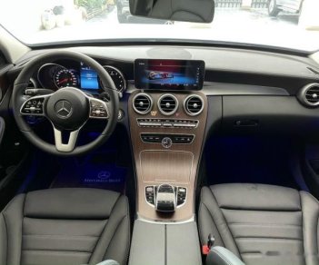 Mercedes-Benz 2020 - Trả trước 600 triệu nhận xe