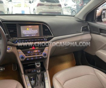 Hyundai Elantra 2017 - Màu nâu số tự động, 520 triệu